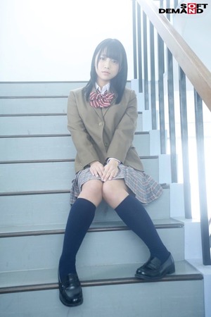 SOD専属から専属デビューする逸材！高美はるかちゃんがＪＫ制服似合っちゃって体育倉庫３Ｐｗｗｗ
